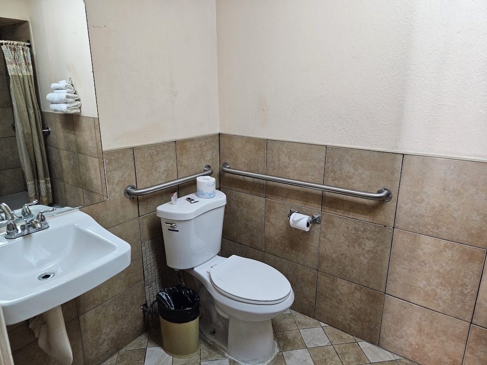 Aerospace Inn - photo 17