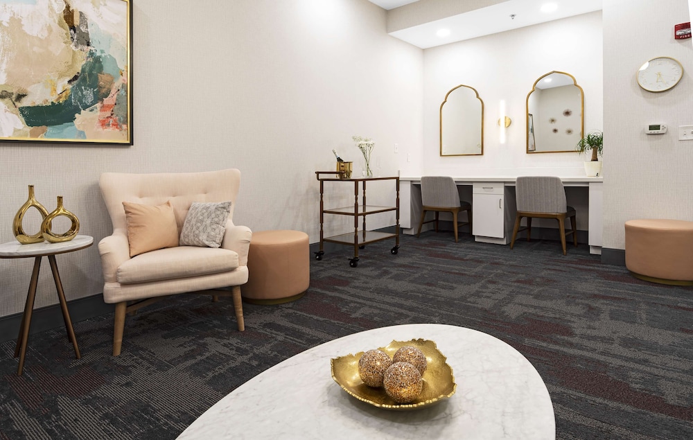 Hampton Inn & Suites Raleigh Downtown - photo 91