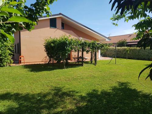 Deliziosa Villetta con Giardino in Unknown City, Italy