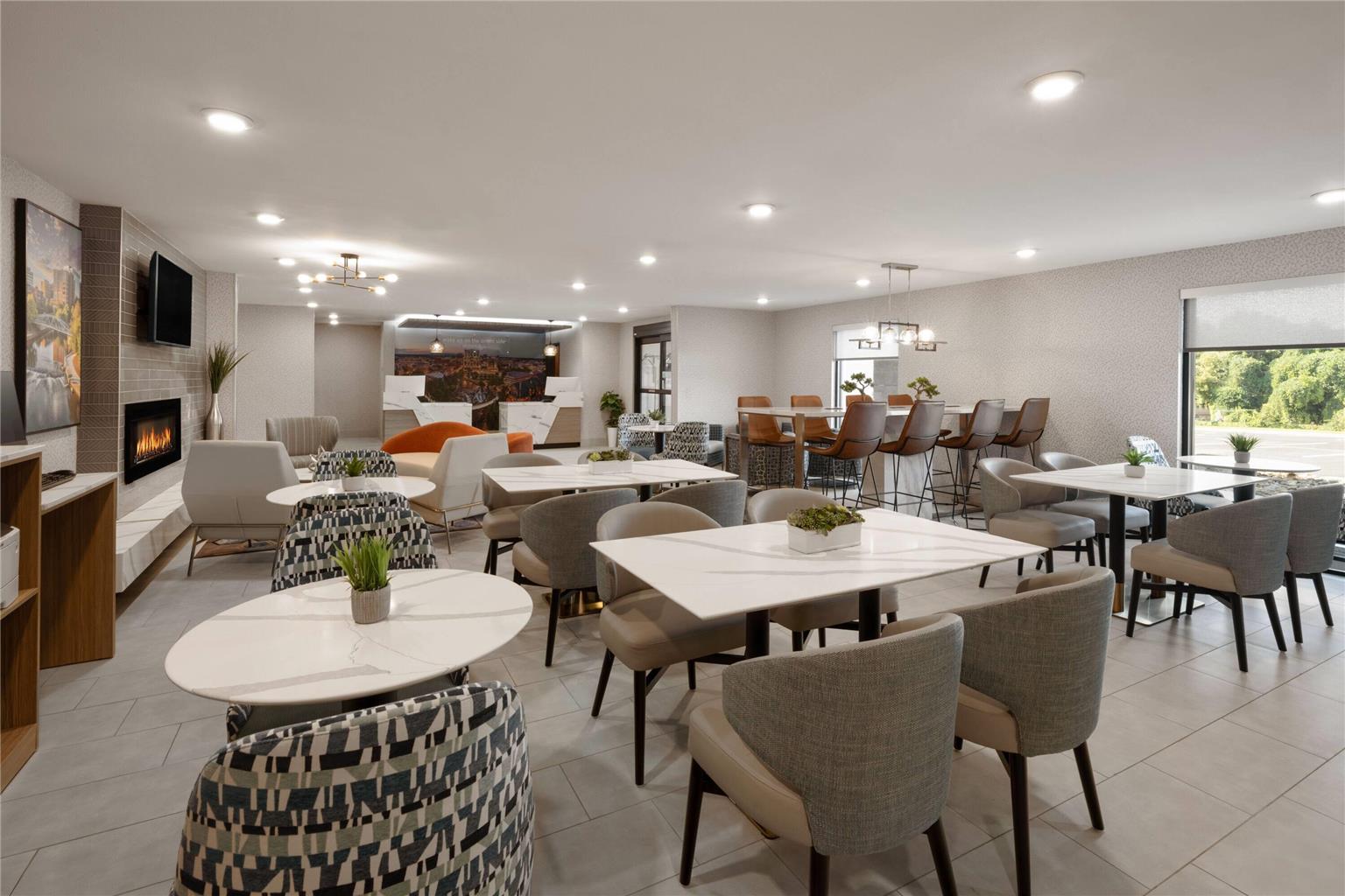 La Quinta Inn & Suites by Wyndham Greenville Woodruff Rd. - photo 23