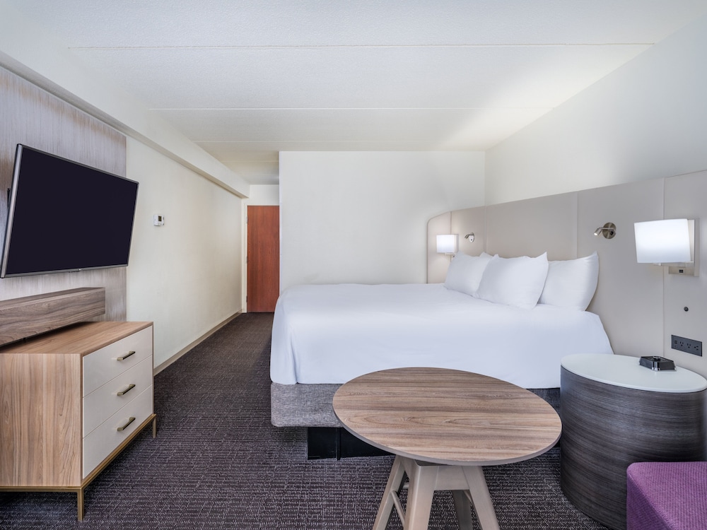 Crowne Plaza Milwaukee Airport by IHG - photo 14