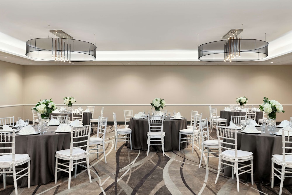 Embassy Suites by Hilton Arcadia Pasadena Area - photo 32