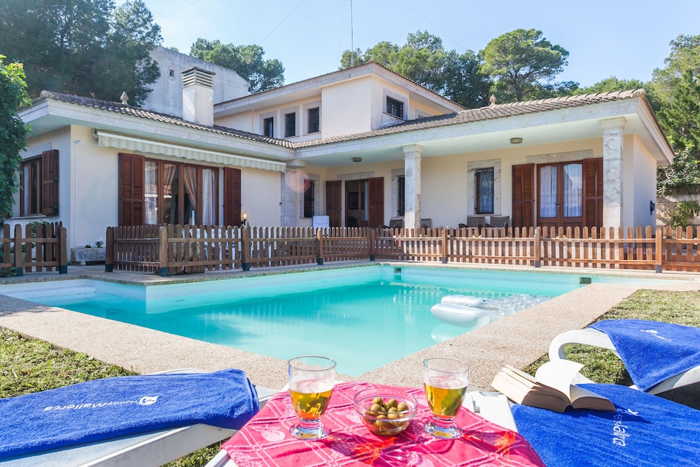 Villa Damar — 4-Star Luxury Hotel in Santa Margalida, Spain