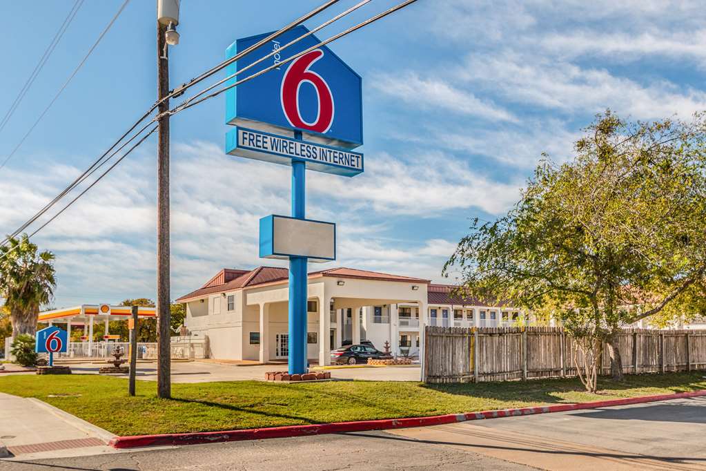 Motel 6 San Marcos TX North - photo 3