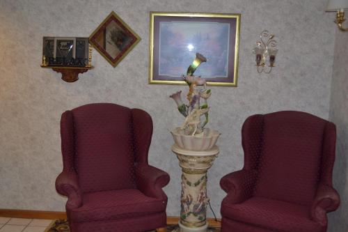 Relax Inn Motel & Suites - photo 20