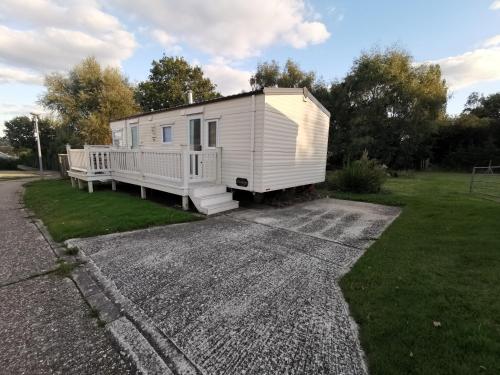 Sunnycott Caravan Park — hotel in Gurnard