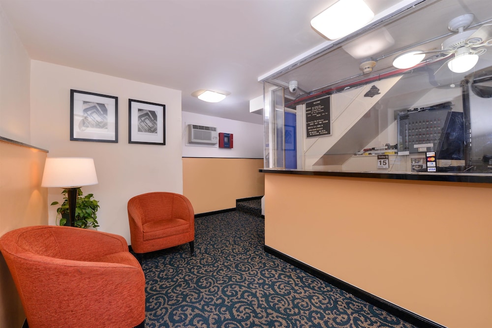 Media Inn and Suites - photo 6