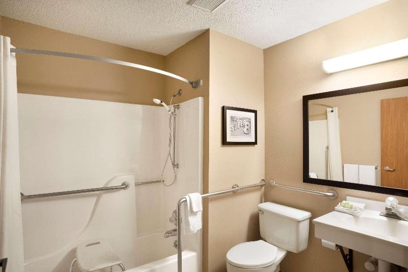 Super 8 by Wyndham Pittsburg KS - photo 6