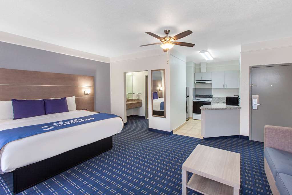 Days Inn & Suites by Wyndham Webster NASA ClearLake Houston - photo 26