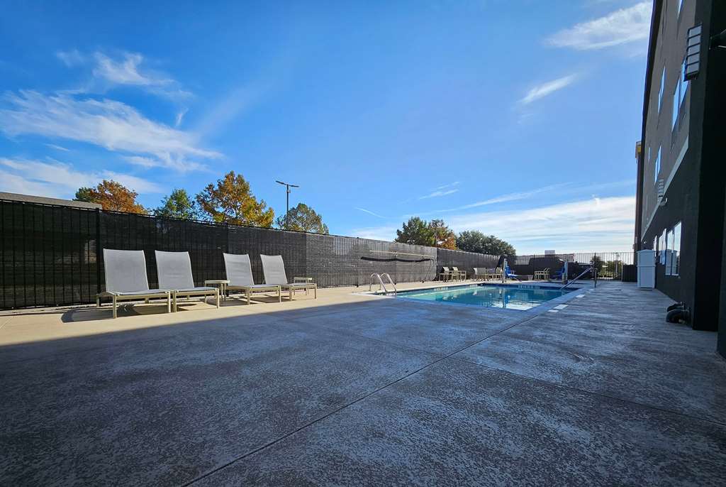 La Quinta Inn & Suites by Wyndham Red Oak TX IH 35E - photo 21