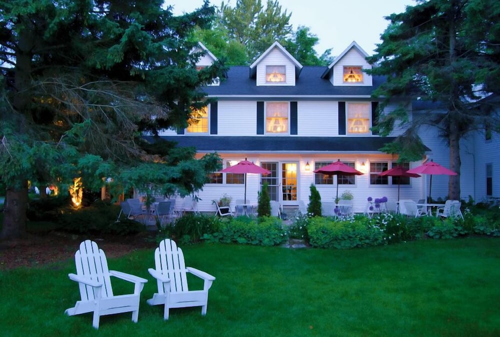 Eagle Harbor Inn - carbon neutral hotel in Ephraim