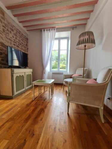 Le Moulin de L'O L'Orle Rose — hotel in Semur-En-Auxois