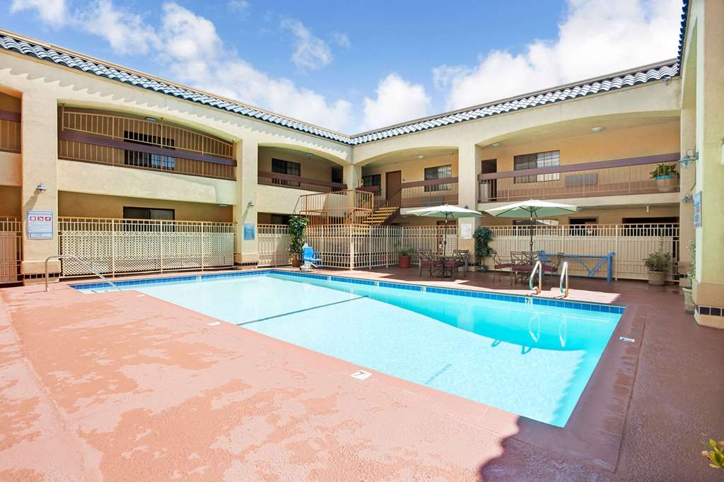 Days Inn & Suites by Wyndham Artesia - photo 8