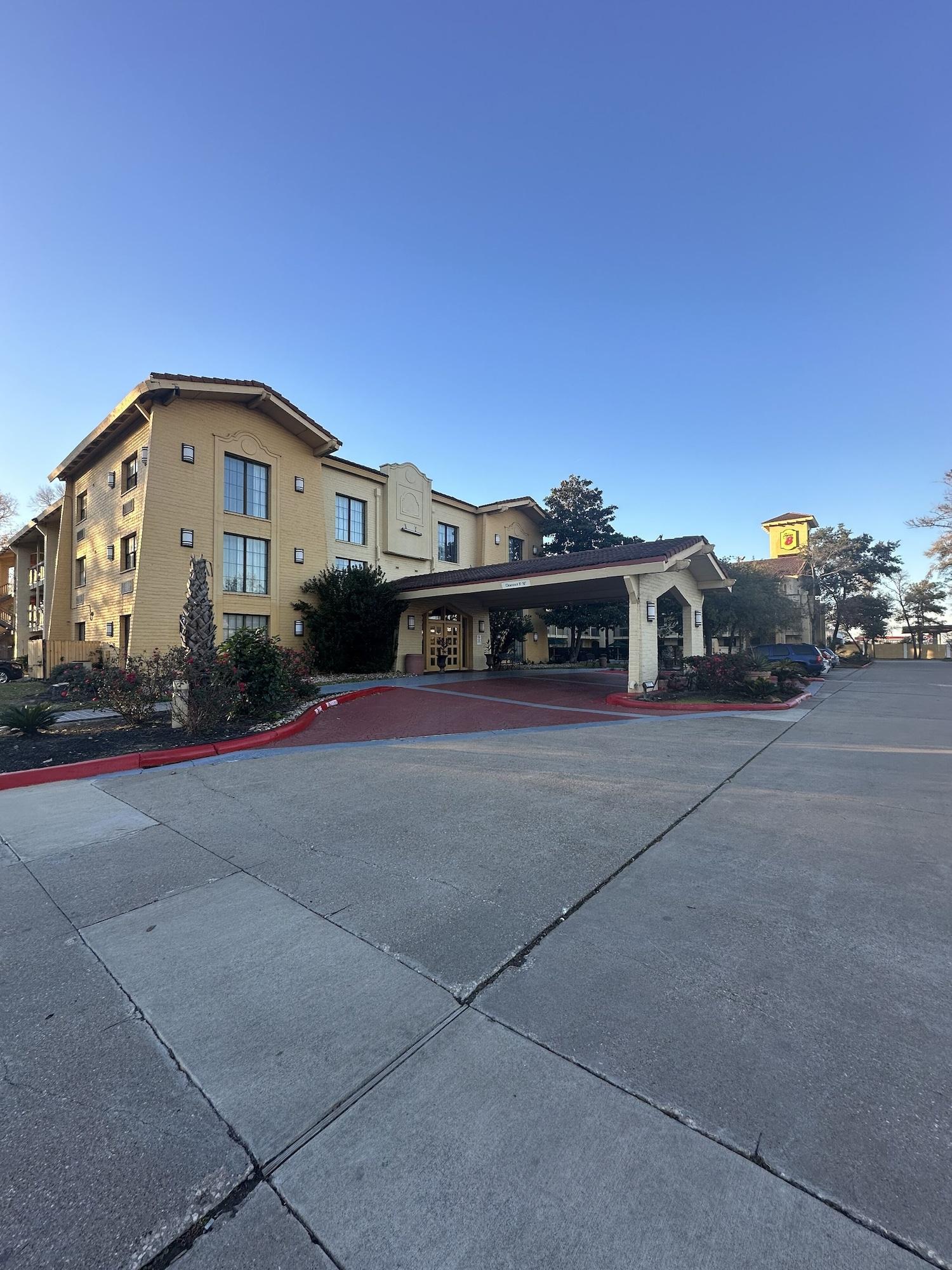 Super 8 by Wyndham The Woodlands North - photo 7