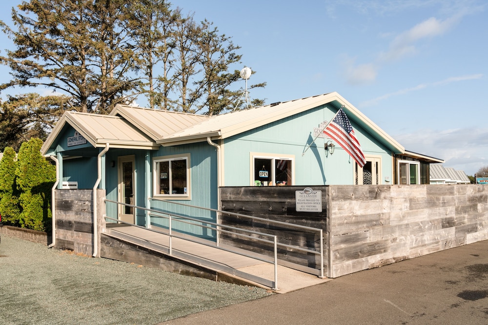 Oceanside Beachfront RV Resort - photo 3