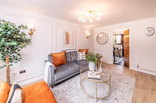 Central Birmingham Luxury House Sleeps 6 people 10 mins from Solihull NEC JLR BHX Airport Resorts World — 4-Star Luxury Hotel in Birmingham, United Kingdom