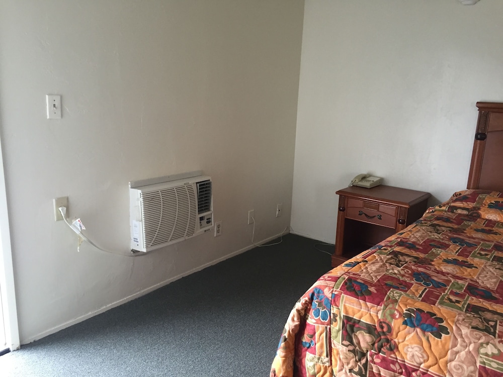 Golden Hills Motel - photo 10