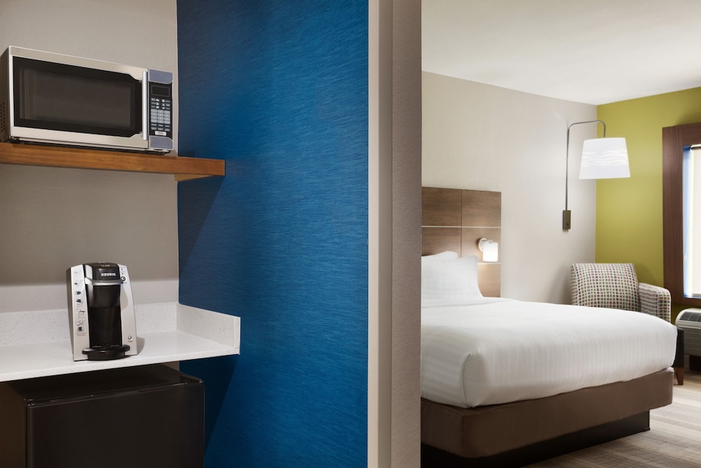 Holiday Inn Express & Suites McAllen Medical Center Area by IHG - photo 7
