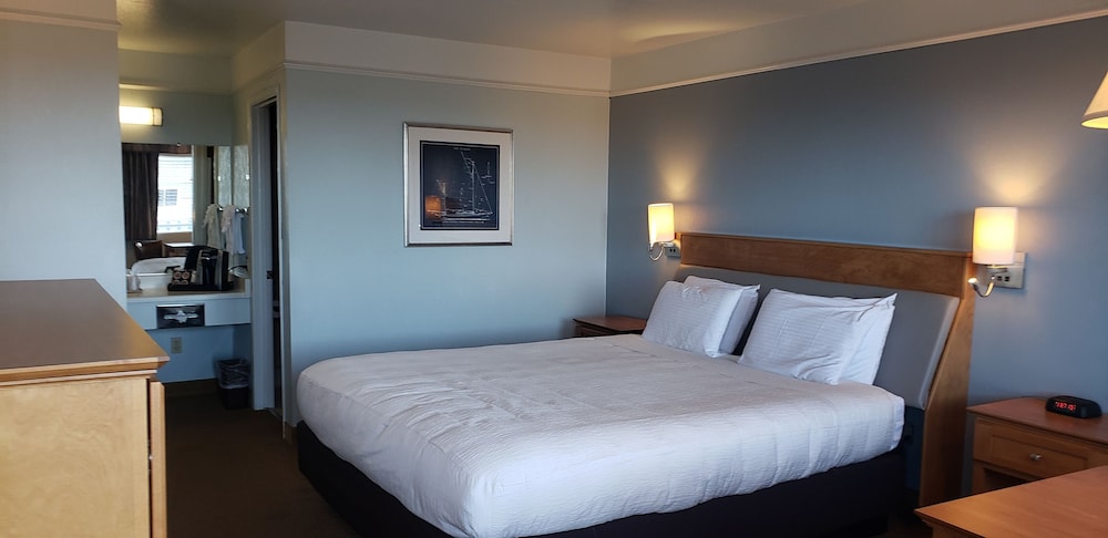 Seabird Lodge - photo 3