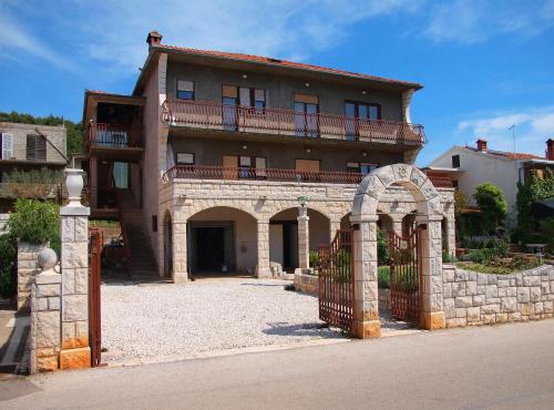 Room Rade — Stari Grad — photo 4