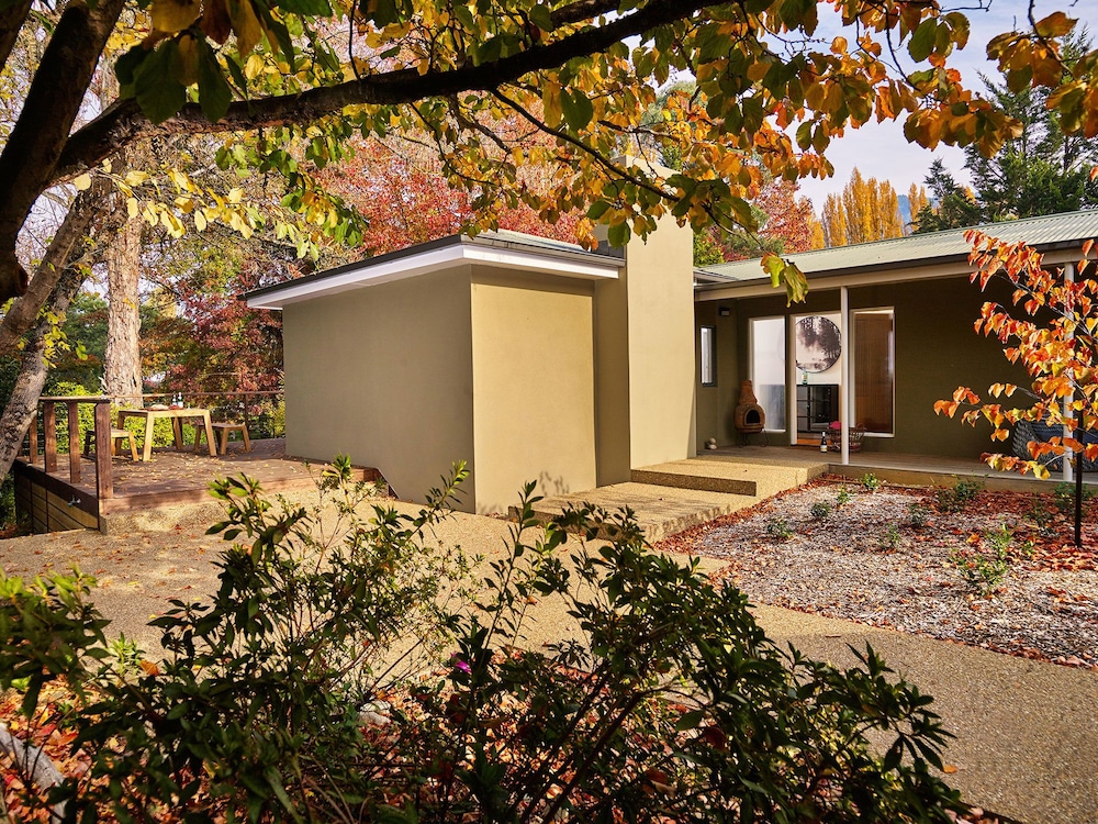 Northbank House — 4-Star Luxury Hotel in Bright, Australia