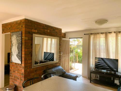 Apartment with garden
