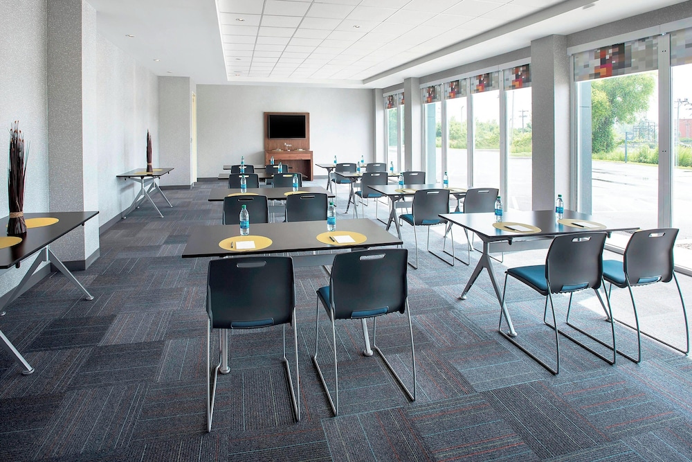 Aloft Buffalo Airport - photo 18