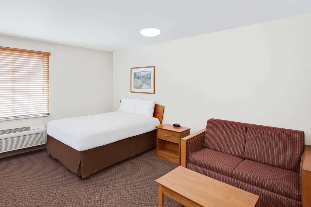 Woodspring Suites Houston Westchase - photo 7