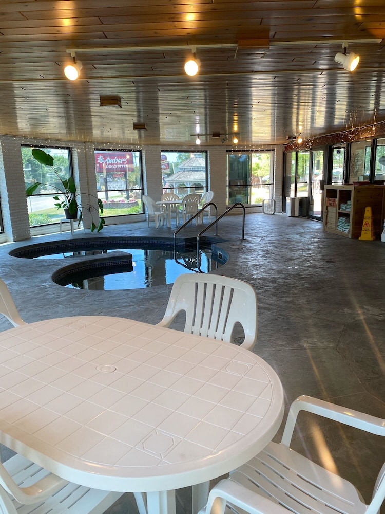 Amber's Inn & Suites - photo 35