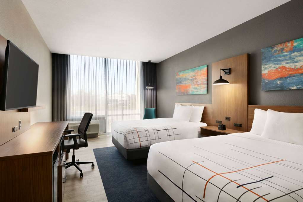 La Quinta Inn & Suites by Wyndham College Station North - photo 25