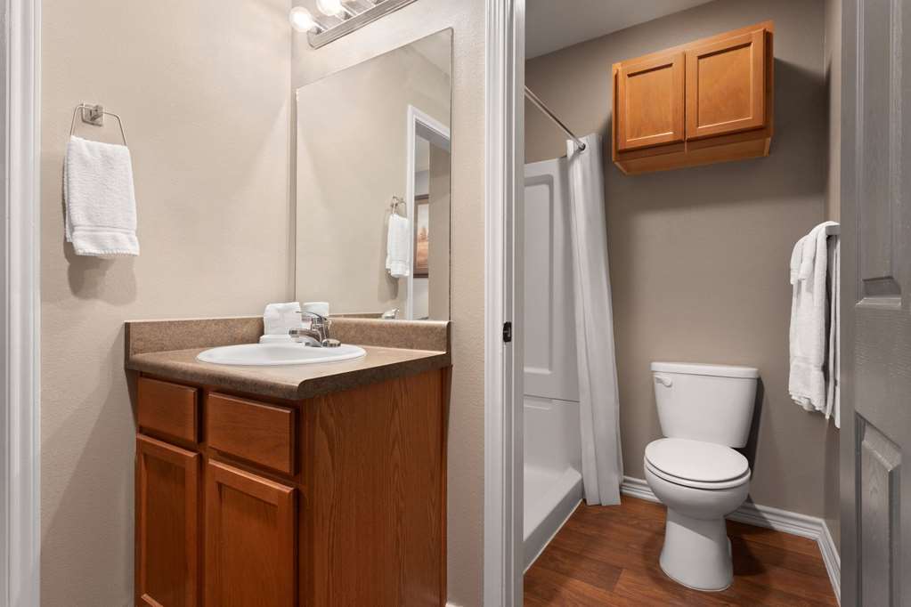 Eagle's Den Suites Cotulla a Travelodge by Wyndham - photo 2