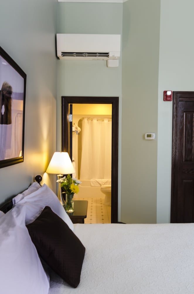 Sheridan Livery Inn & Restaurant - photo 14