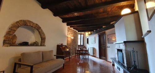 Casa Vacanze Belvedere — 4-Star Luxury Hotel in Sermoneta, Italy