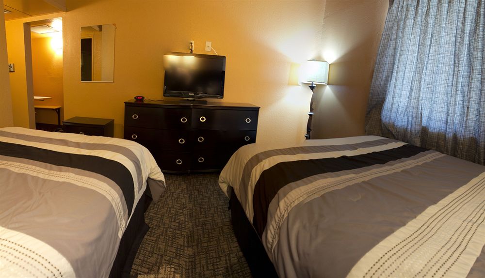 Capitol Inn & Suites - photo 4