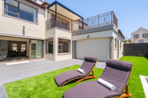Luxury 5 Bedroom Villa with Heated Pool and Inverter in Blouberg — 4-Star Luxury Hotel in Cape Town, South Africa