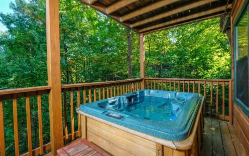 A Bears Pause - carbon neutral hotel in Gatlinburg