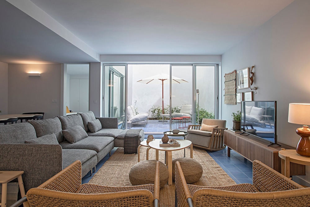 Piso Azul Premium Apartments in Bairro Alto by LovelyStay — 4-Star Luxury Hotel in Lisbon, Portugal