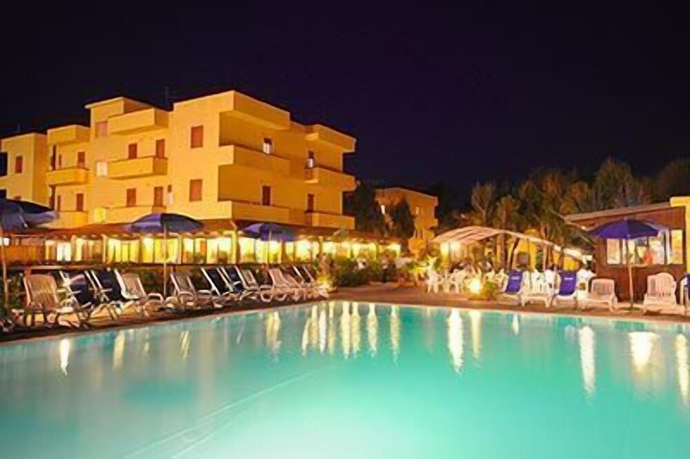 Le Dune Blue Resort — hotel in San Ferdinando