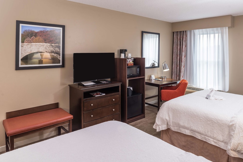 Hampton Inn & Suites Charlotte Arrowood Rd. - photo 23