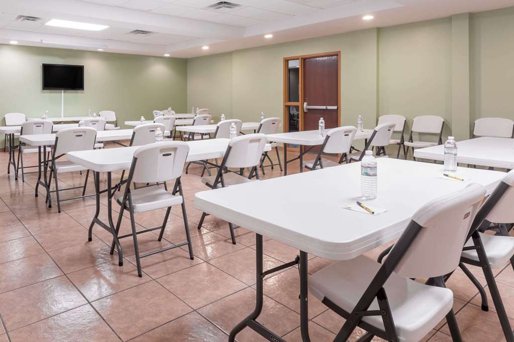 Super 8 by Wyndham Rainsville - photo 12