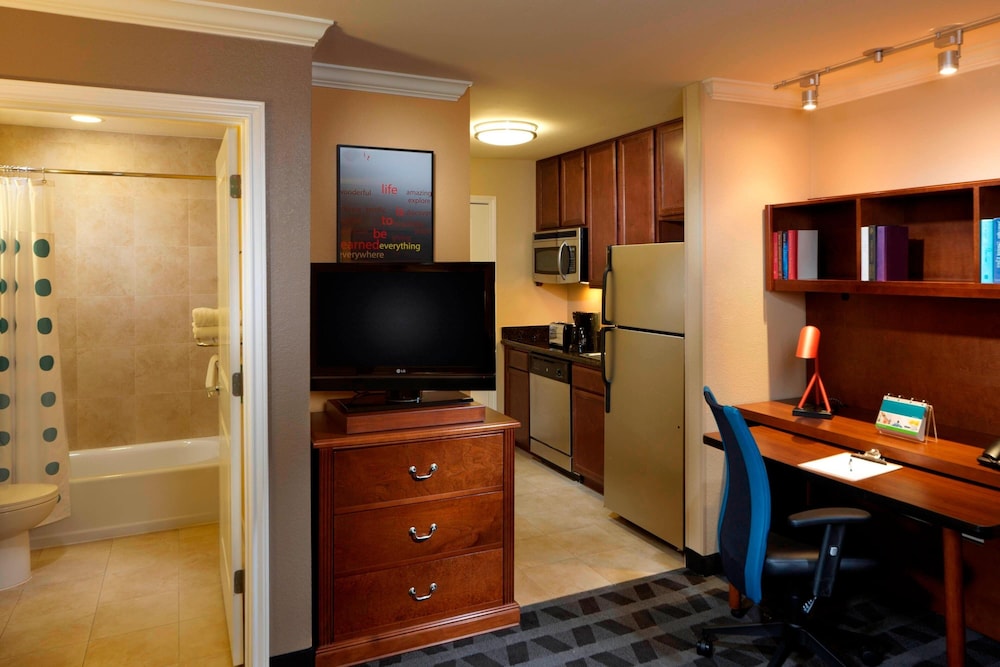 TownePlace Suites by Marriott Houston North Shenandoah - photo 8