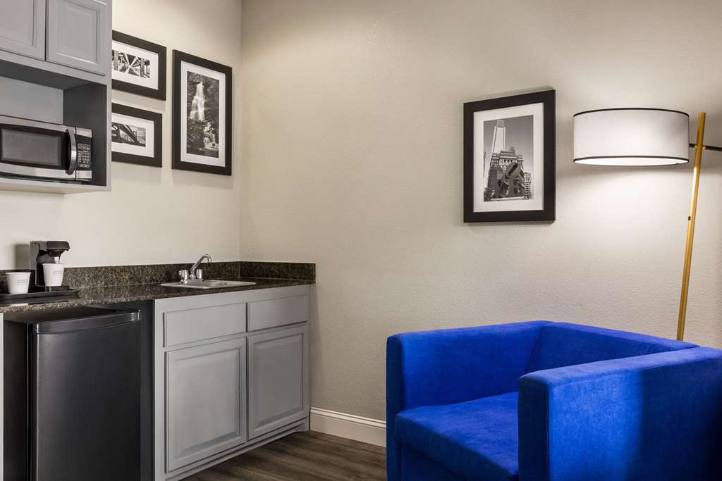 La Quinta Inn & Suites by Wyndham Mt. Laurel Philadelphia - photo 35