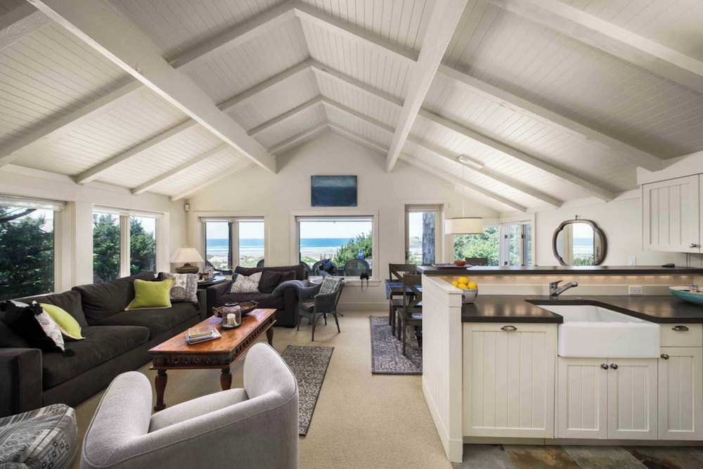 Chapman Cove by Avantstay Gorgeous Beach Bungalow W Sauna — 4-Star Luxury Hotel in Cannon Beach, United States
