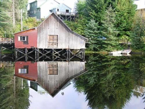 Tides Inn — hotel in Petersburg