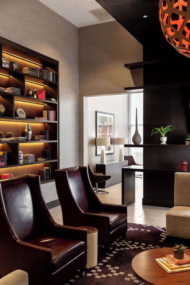 Hilton Garden Inn Downtown Dallas - photo 4