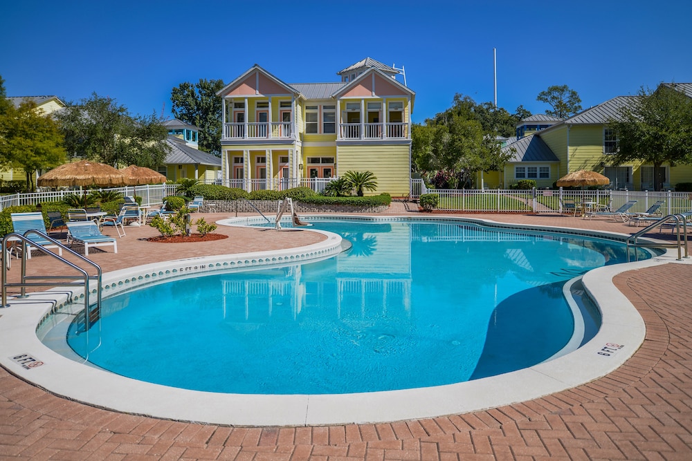 Barefoot N Resort - carbon neutral hotel in Kissimmee