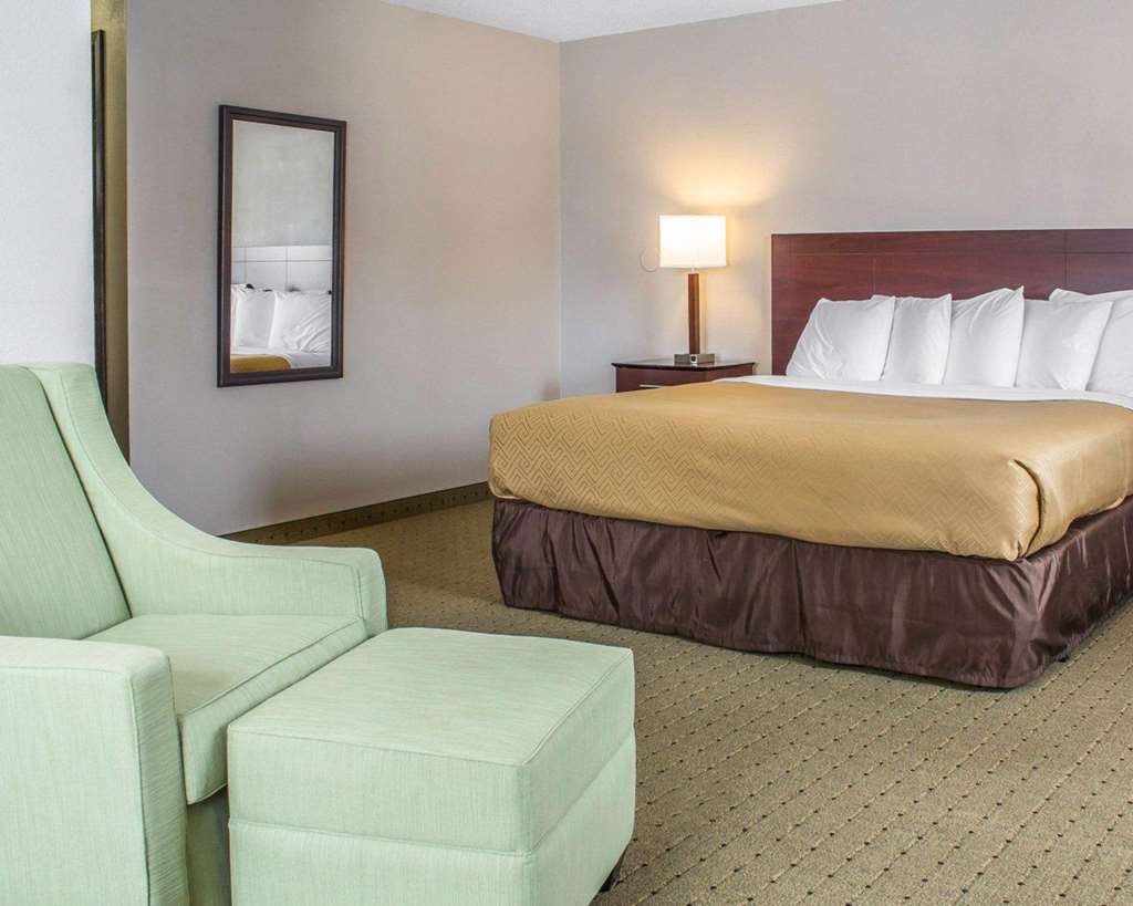 Econo Lodge Ames Area - photo 9