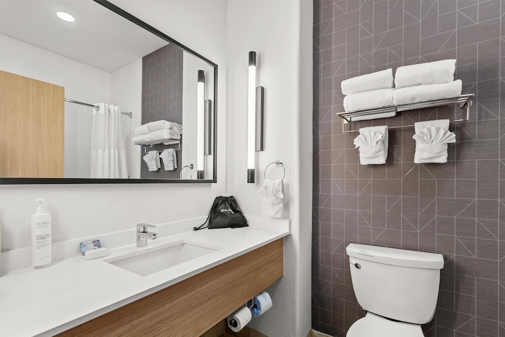 Spark By Hilton Houston Hobby Airport - photo 28