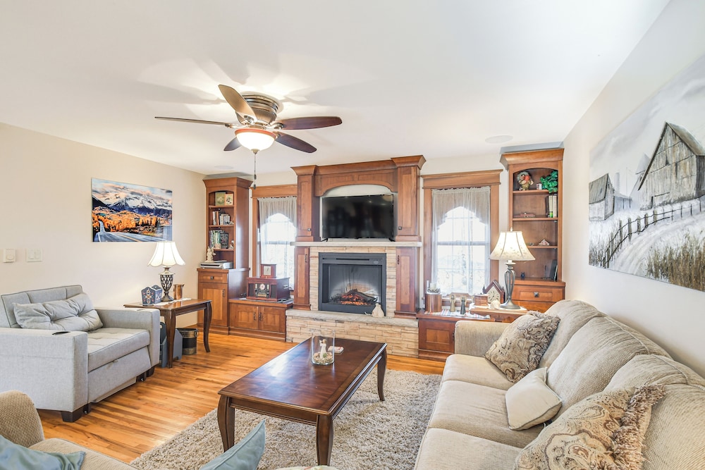 Charming Manchester Retreat w Patio & Fireplace in Manchester, United States