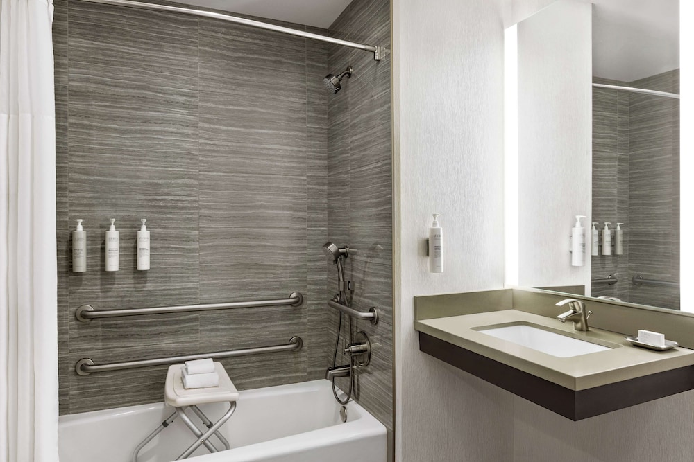 Hampton Inn San Francisco Downtown Convention Center - photo 81